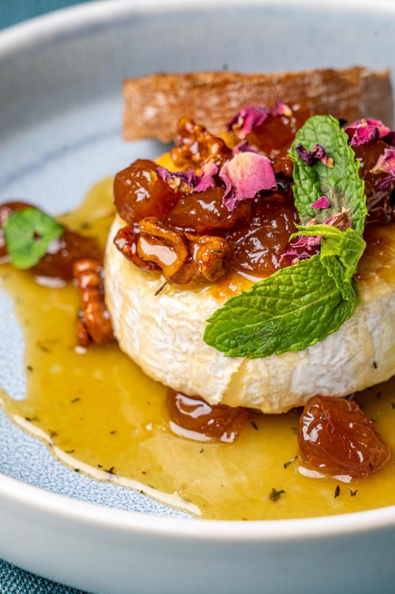 Hotel Residence Promenade Burgas Exterior photo A cheese with honey